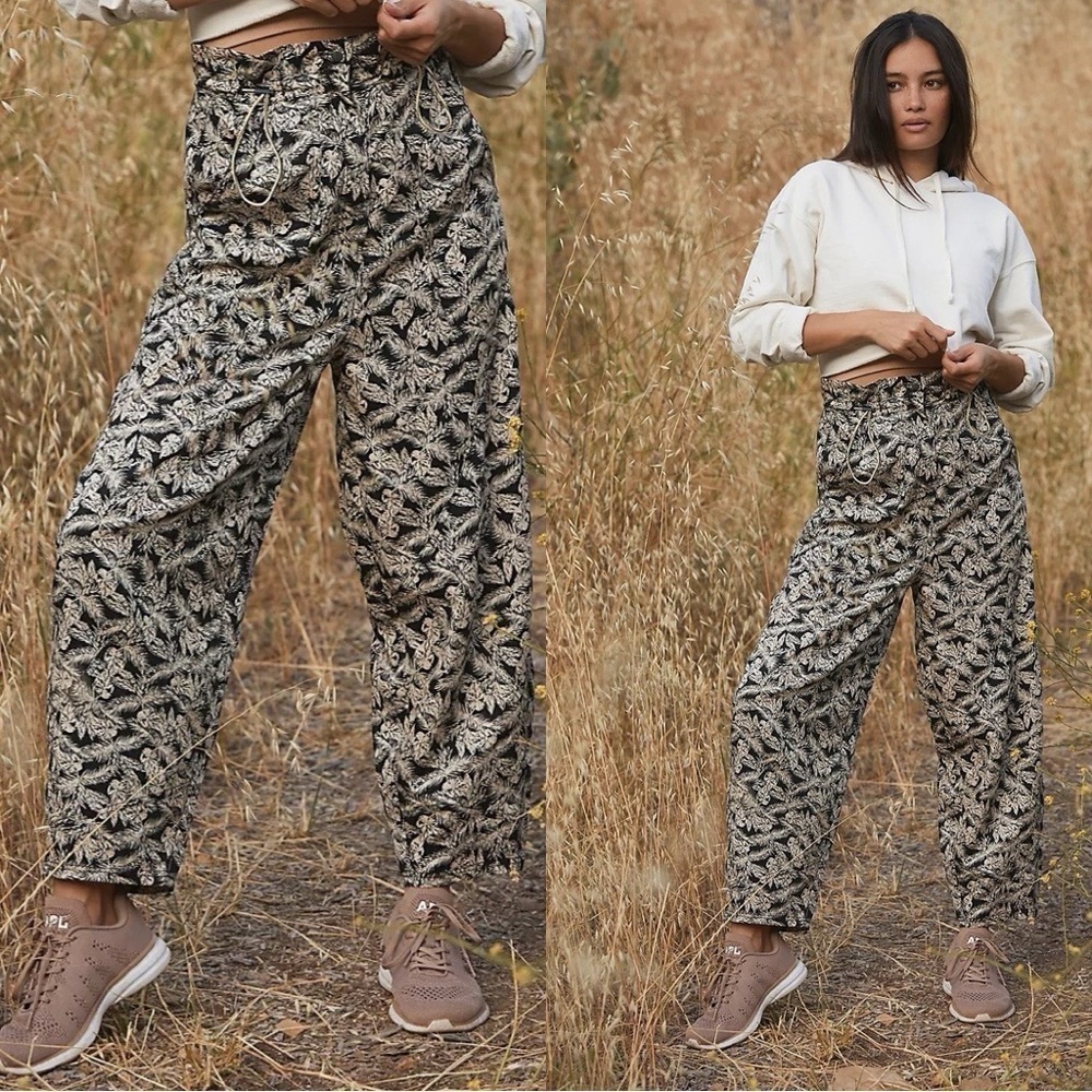FREE PEOPLE Point Break Leaves Printed Black and White Tapered Pants Sz M